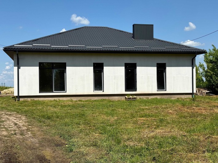 Продам добротний будинок з просторою земельною ділянкою - фото 1