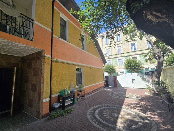 Продається будинок центр,  Ольжича Черновцы