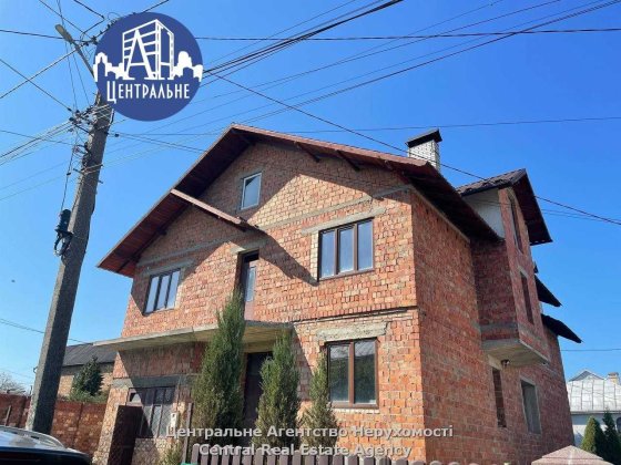Продається приватний будинок в обжитому та тихому районі. Чернівці