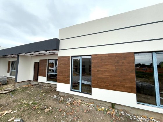 Продаж котеджу р-н. Льонокомбінату ( серединка)! Супер ціна! Ровно