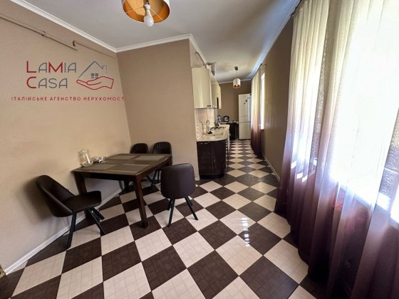 Продаж великого будинку вул. Федьковича (напротив парку Шевченка) Черновцы