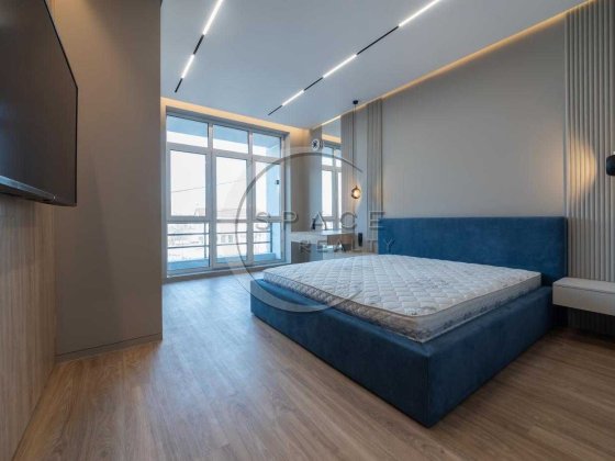 Продаж 4-кім. таунхаусу з ексклюзивним ремонтом 158,2 м² Жуляни Київ Киев