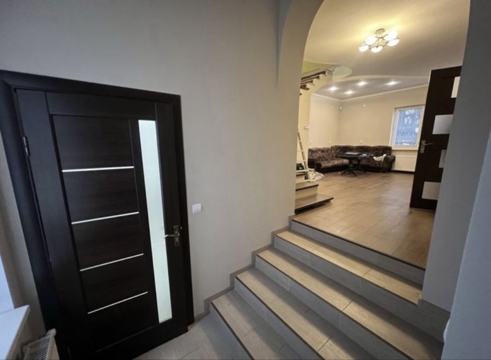 Продаж будинку в самому центрі міста - фото 1