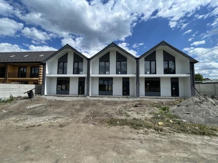 Продаж таунхаусів площею 110 кв м з ділянкою 2,2 сотки - фото 1