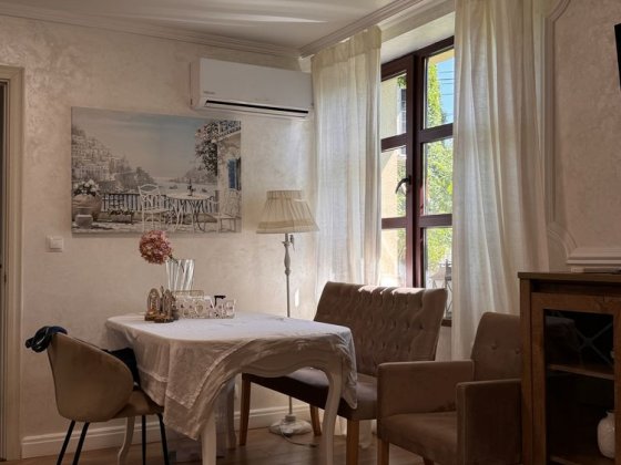 Продається неймовірно гарний будинок з басейном.Вул. Висока Ужгород