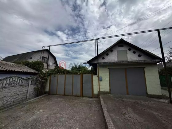 Продаю будинок з великим подвір’ям по вул. Гуртова, АНД район Днепр
