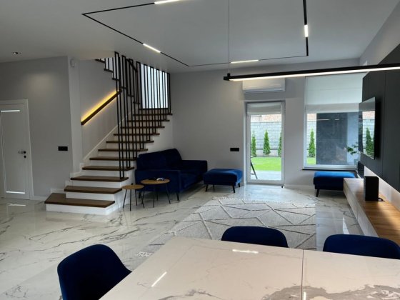 Елітний будинок в приватному секторі р-н Екватора,авторський проект. Рівне