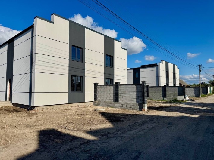 Продаж котеджу з великою ділянкою та підключеними мережами! - фото 1