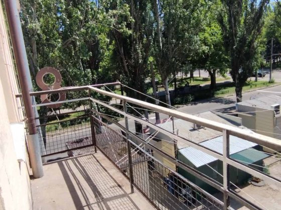 Продаж кімнати з балконом центр пр. Металургів