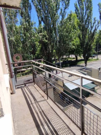 Продаж кімнати з балконом центр пр. Металургів - фото 1