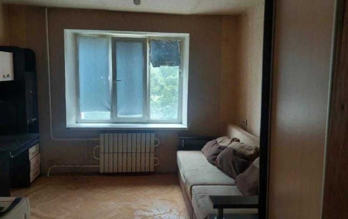Продам недорого комнату. Заведена вода. Есть слив. - фото 1
