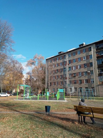 Продам ГОСТИНКУ 5мин ходьбы м)ХТЗ 4300уеЗ - фото 1