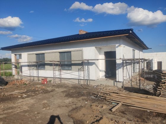 Котедж , на дві сім'ї,  три спальні кімнати з кухнею-вітальнею Рівне