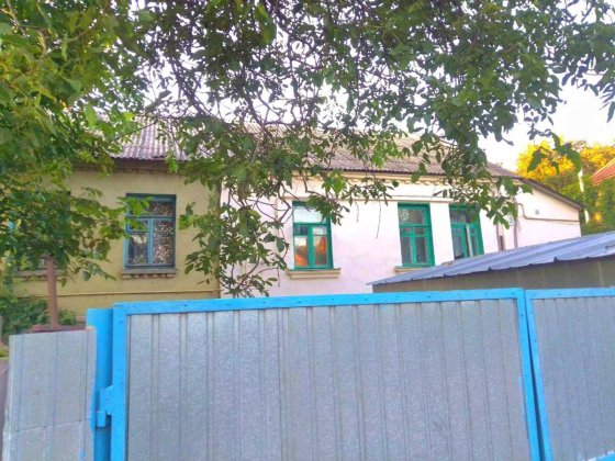 Будинок в шикарному р-н Києва, елітні сусіди, газ, вода, плодовий сад. Киев