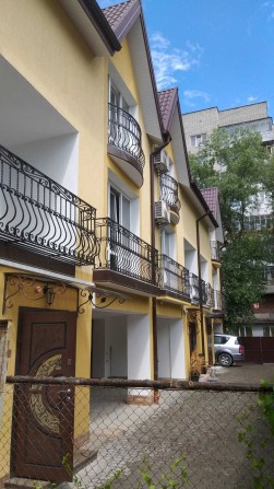 КОТЕДЖІ у Львові, вул.Струмок, 16д - фото 1
