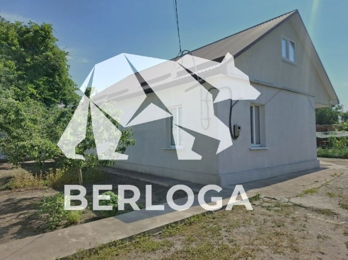 Просторий будинок на Новомиколаївці — гарне місце для великої родини. - фото 1