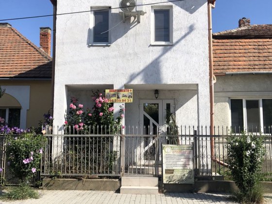 Будинок для гостей Comfort House + в Берегово неподалік басейнів Берегове