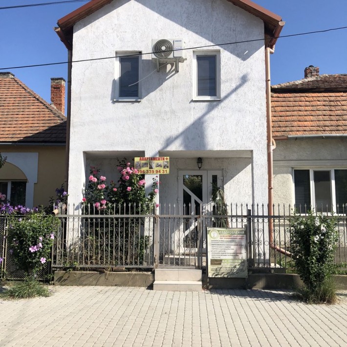 Будинок для гостей Comfort House + в Берегово неподалік басейнів - фото 1