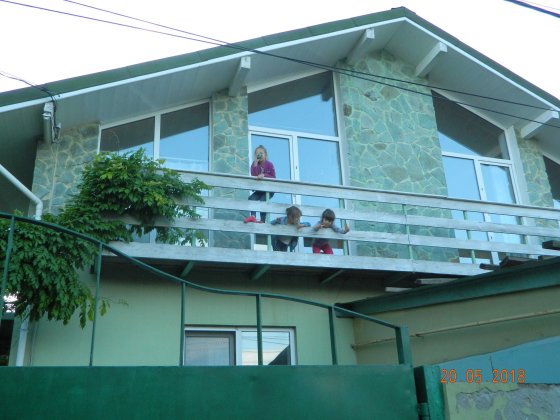 Сдам большой дом поэтажно  Первая линия от моря. Черноморск