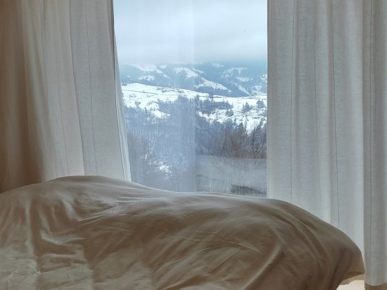 Номер з панорамним видом на високогір'я Карпат Рахов