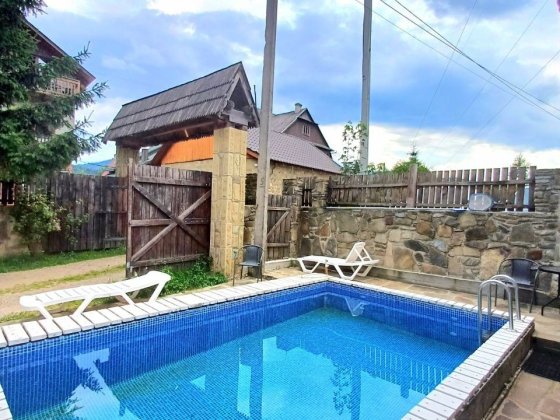 Котедж з басейном у Карпатах. Микуличин