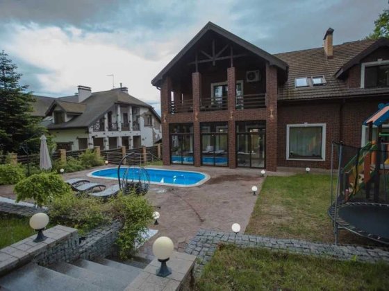 91 Подобово дім м Житомирська Стоянка теплий басейн мангал до 20 осіб Стоянка