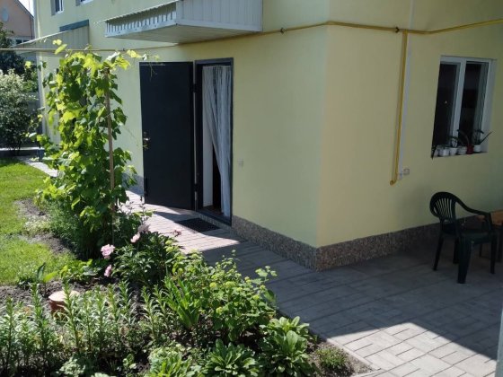 Подобова оренда гостьового будиночку в с.Літки. Летки