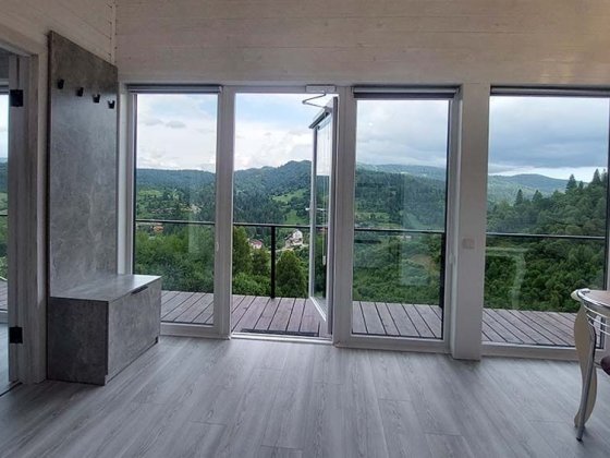 Сучасний котедж з краєвидом на гори Славское