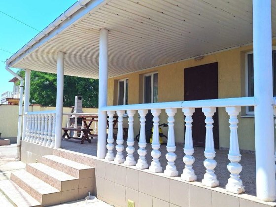 Дом 4-е комнаты,ТЕРАССА! ДВЕ минуты до пляжа Каролино-бугаз СК Перлина Каролино-Бугаз