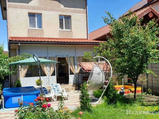 Сдаётся  посуточно красивый большой дом в Совиньоне Бурлача Балка