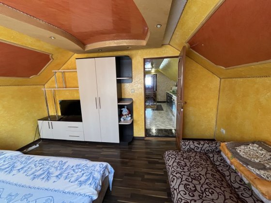 Апартамент до 8 людей подобово Берегово стадіон автовокзал басейн