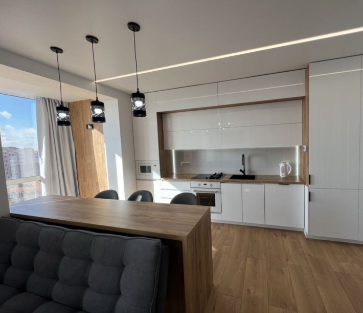 Центер  Vip Яровиця Кондицеонер Паркінг - фото 1