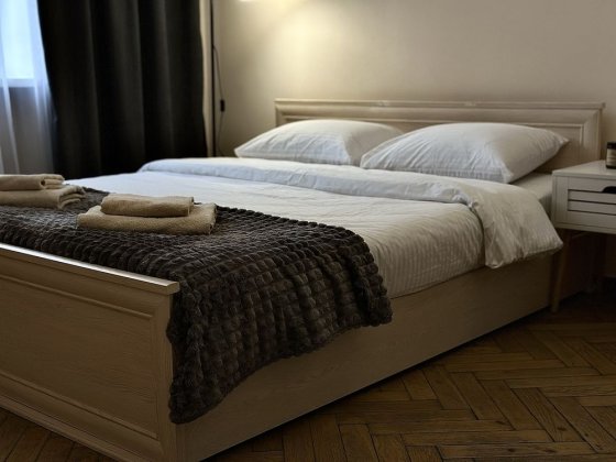 2 к квартира, подобово, Площа Филармоніі, самозаселення Чернівці