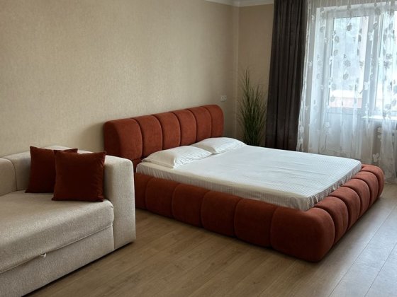 Нова ,гарна,чиста в центрі.Можливо і Погодинно -300грн Черкаси