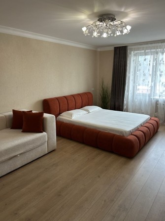 Нова ,гарна,чиста в центрі.Можливо і Погодинно -300грн - фото 1