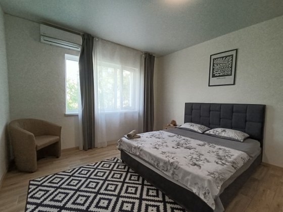 Сдам посуточно квартиру центр Кониского 17а вокзал  10 минут Дніпро