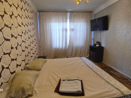 Здається подобово  1-кімнатна квартира  р-н ТЦ Варус