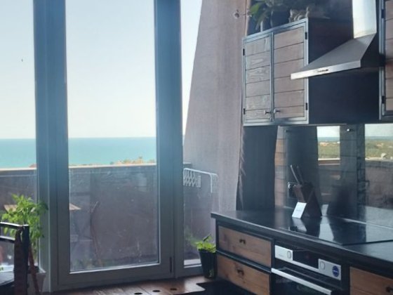 Стильная квартира. 4 спальных места. До моря 20 минут пешком. Крыжановка