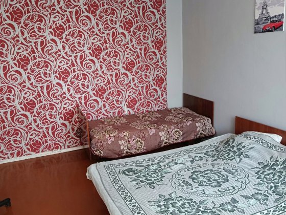 Жильё посуточно в Каролино-Бугазе.300 гривен Каролино-Бугаз