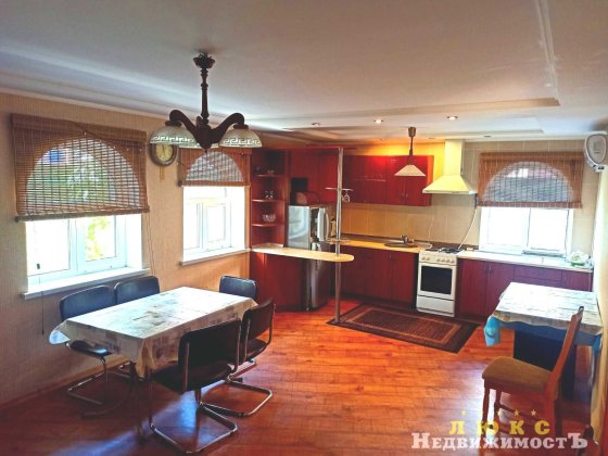 Сдам посуточно 3 этажный дом в Совиньоне, рядом с пляжем Посейдон Бурлача Балка