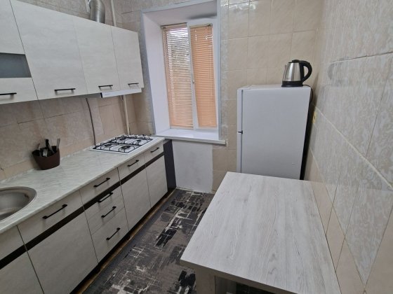 Сдам квартиру посуточно и почесавой. Район Фригат, Карабельная 6 дом. Первомайск