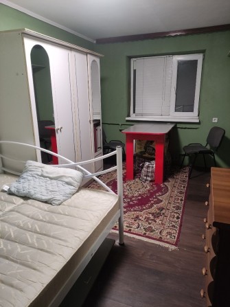 Здається кімната  для однієї людини або молодої пари - фото 1