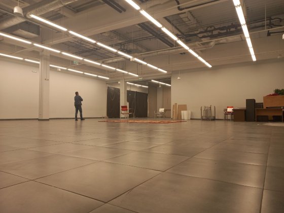 Магазин в ТЦ. Залишається все що на фото (є навіть все освітлення і колонки з музикою) Днепр