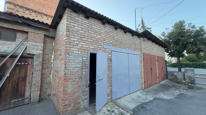 Здам гараж, вул. Бандери 26, 25 м², з ямою та антресоллю - фото 1