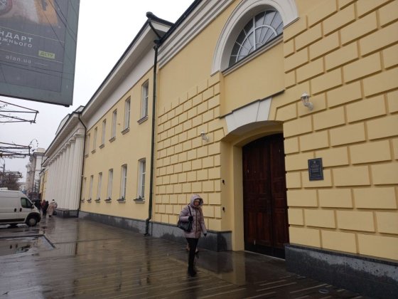 Магазин на червоній лінії просп Яворницького, окремий вхід (можливо зробити ще входи). Днепр