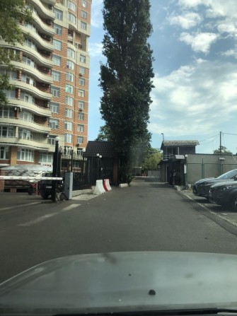 Сдам паркоместо в а/к «Мотор» р/н просп. Шевченко,в 50 м. дом Кукуруза - фото 1