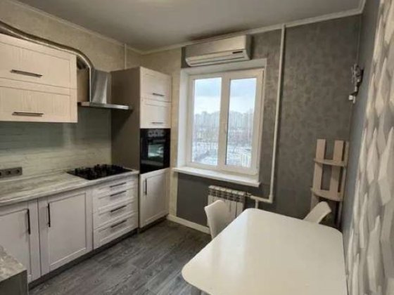 Продаж двокімнатної квартири з ремонтом, вул. Кошиця 7, метро Позняки Киев