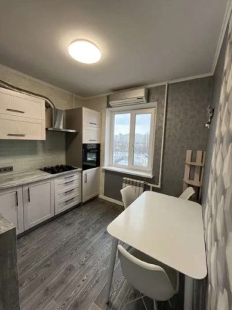 Продаж двокімнатної квартири з ремонтом, вул. Кошиця 7, метро Позняки - фото 1