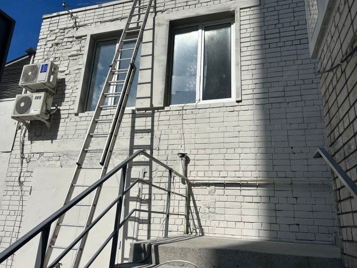 Здам Офіс на пушкіна 2\2 але з окремим входом. Своя вода і каналізація. непоганий ремонт. - фото 1