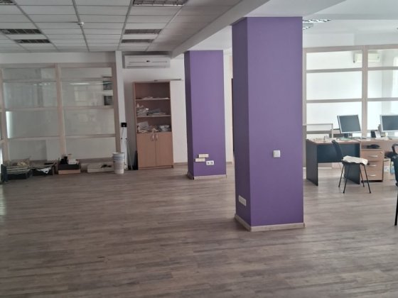 Продам офіс 475м, open-space та кілька кабинетів. Ремонт, меблі, скляні перегородки